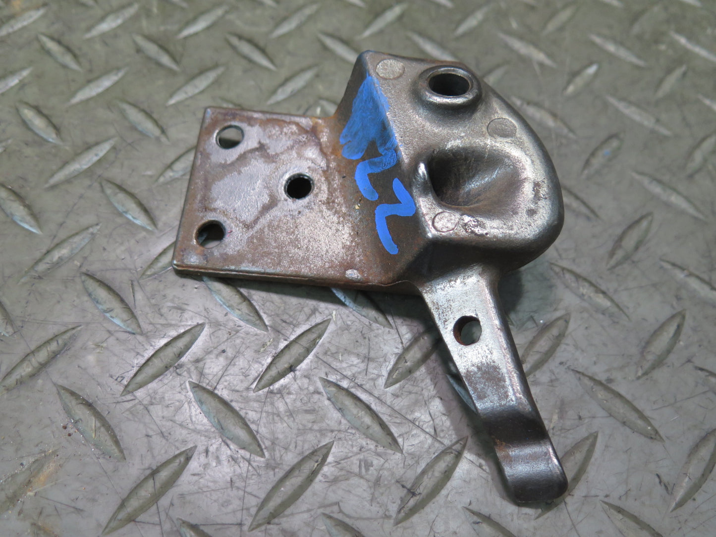 96-02 BMW E36/7 Z3 Roadster Set of 2 Left & Right TOP Roof Base Plate OEM