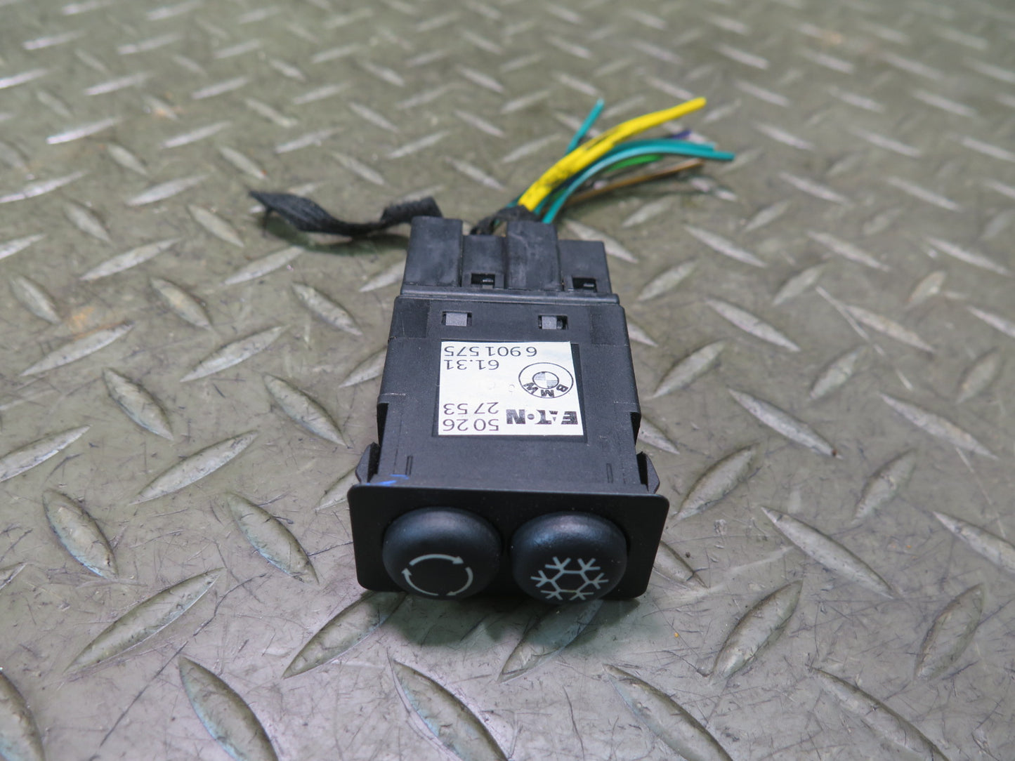 00-02 BMW E36/7 Z3 A/C Air Condition Recirculation Button Switch 6901575 OEM