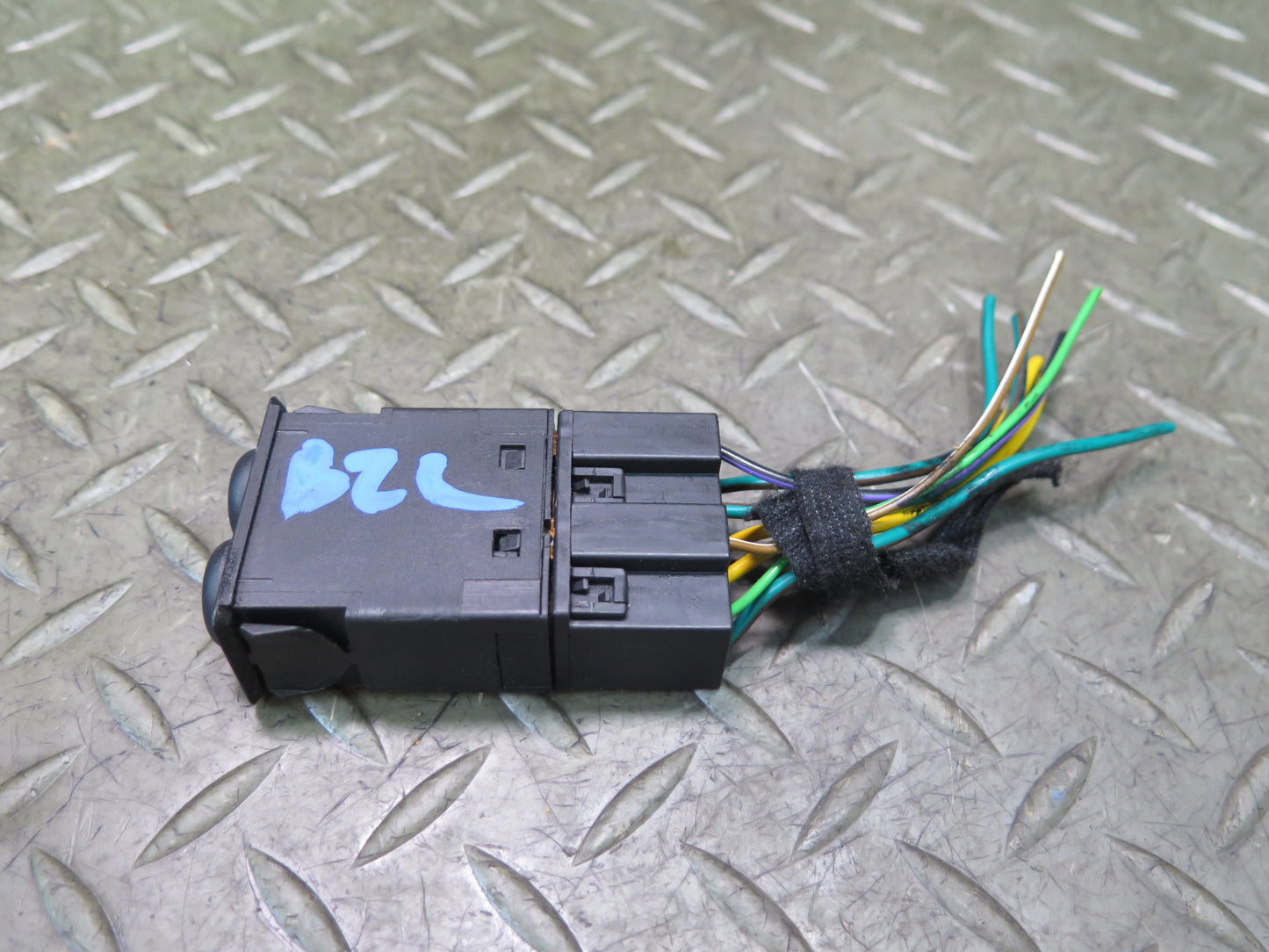 00-02 BMW E36/7 Z3 A/C Air Condition Recirculation Button Switch 6901575 OEM