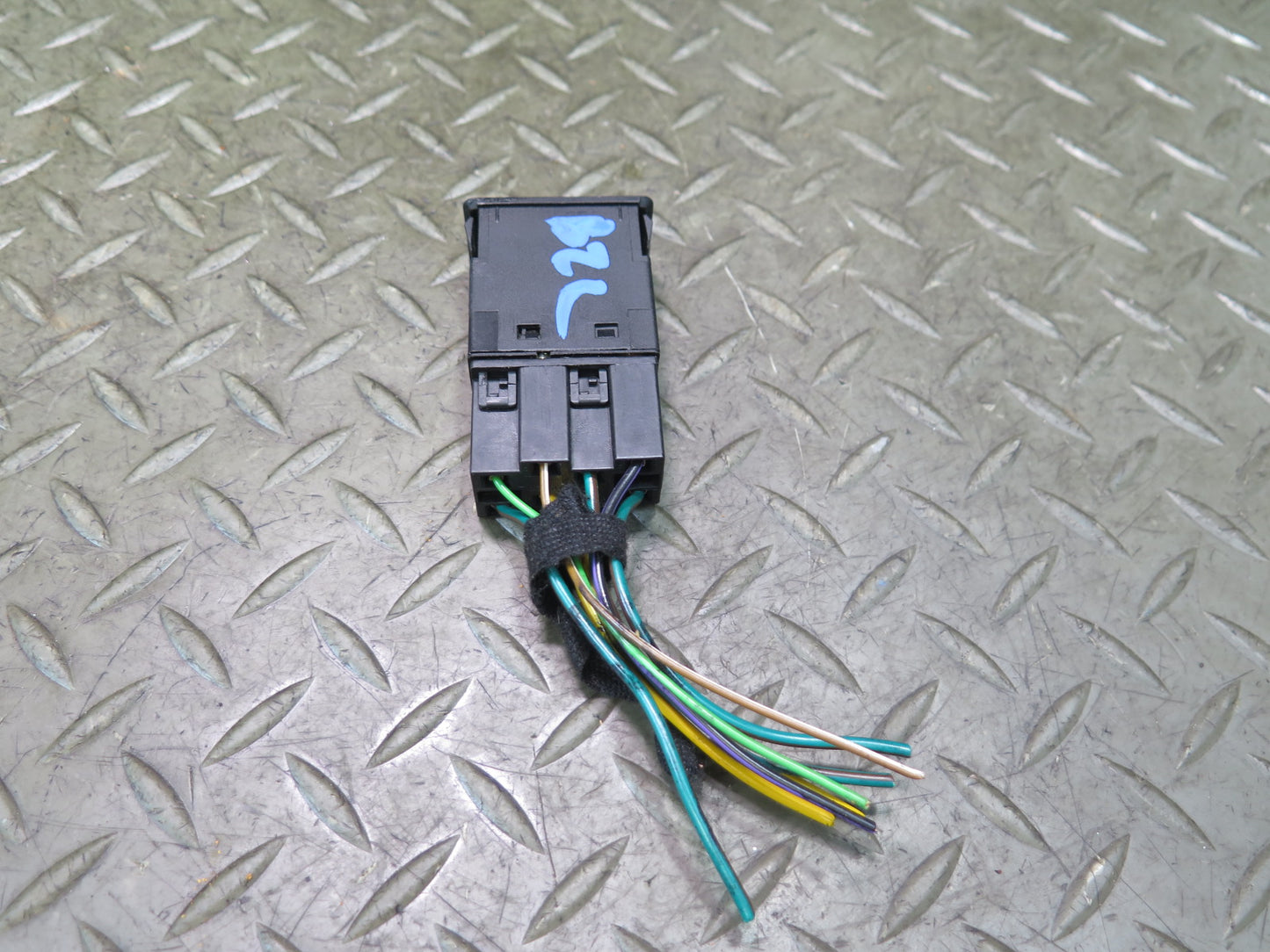 00-02 BMW E36/7 Z3 A/C Air Condition Recirculation Button Switch 6901575 OEM