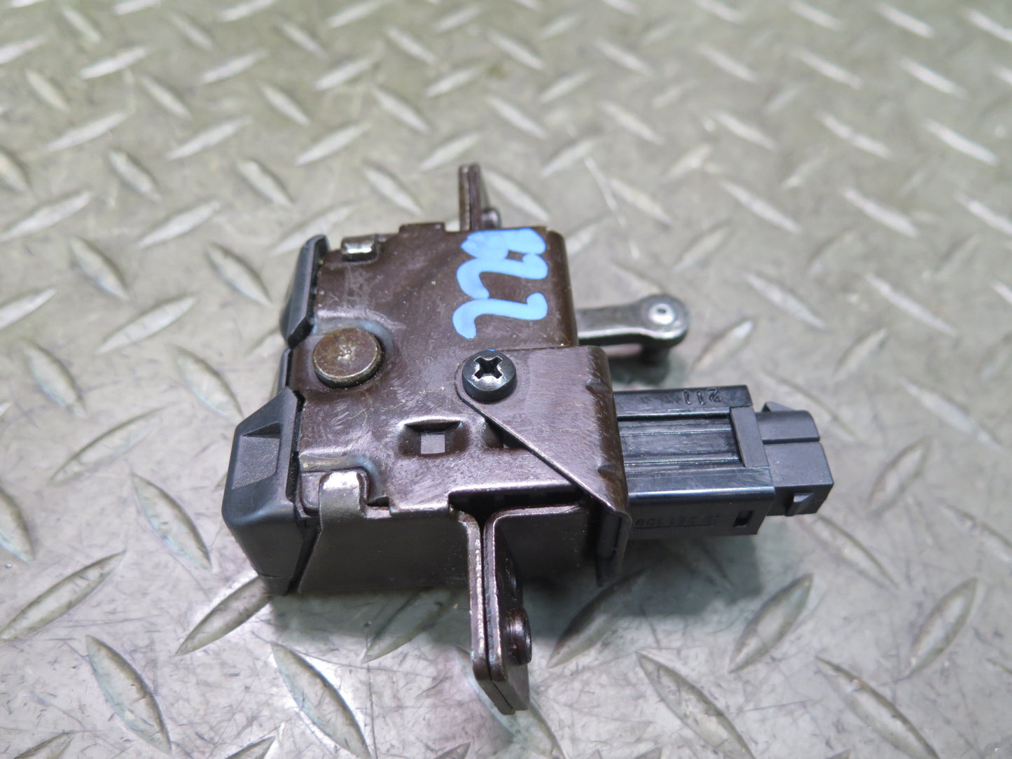 96-02 BMW E36/7 Z3 Roadster Rear Trunk Lid Lock Latch Actuator 1944690 OEM