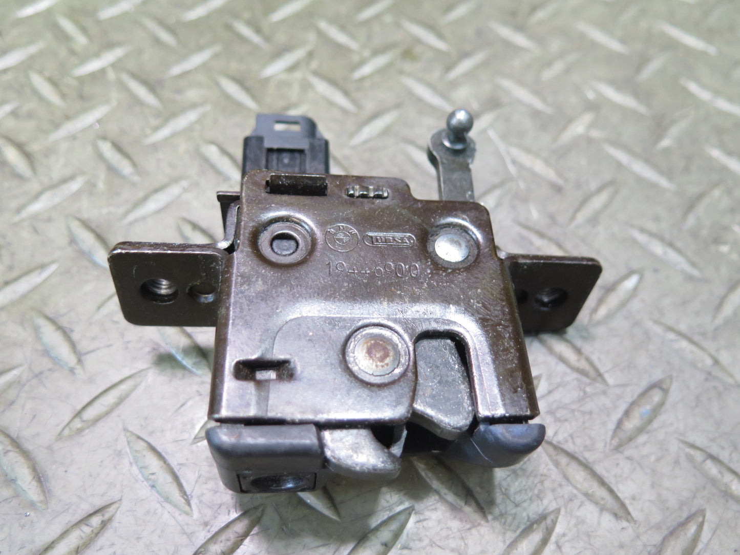 96-02 BMW E36/7 Z3 Roadster Rear Trunk Lid Lock Latch Actuator 1944690 OEM