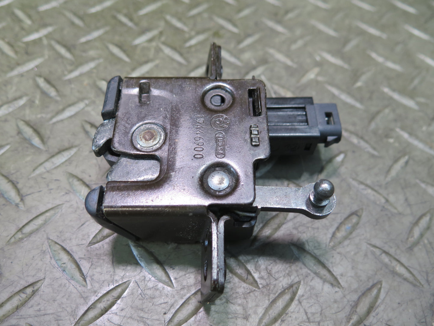 96-02 BMW E36/7 Z3 Roadster Rear Trunk Lid Lock Latch Actuator 1944690 OEM
