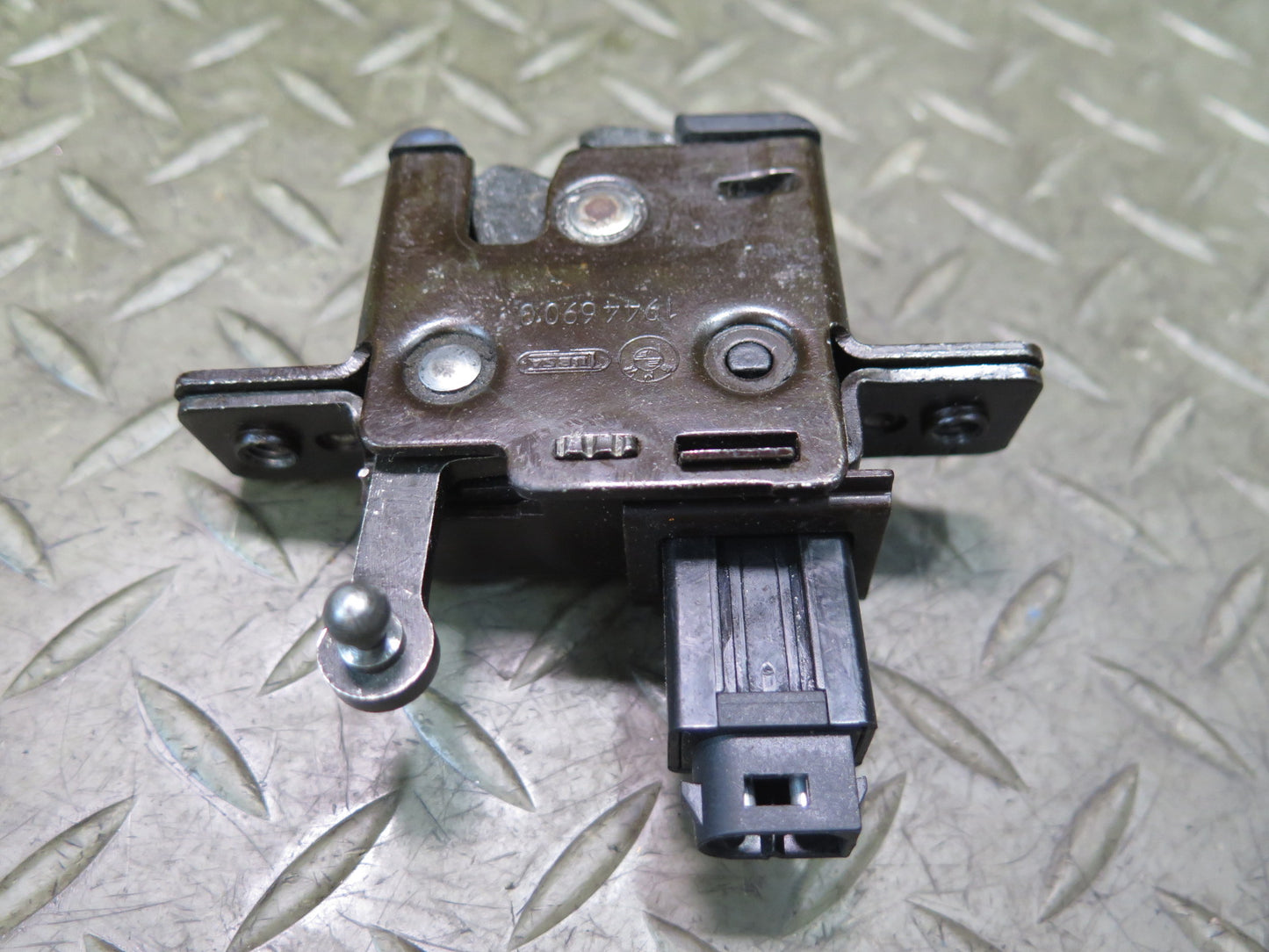 96-02 BMW E36/7 Z3 Roadster Rear Trunk Lid Lock Latch Actuator 1944690 OEM