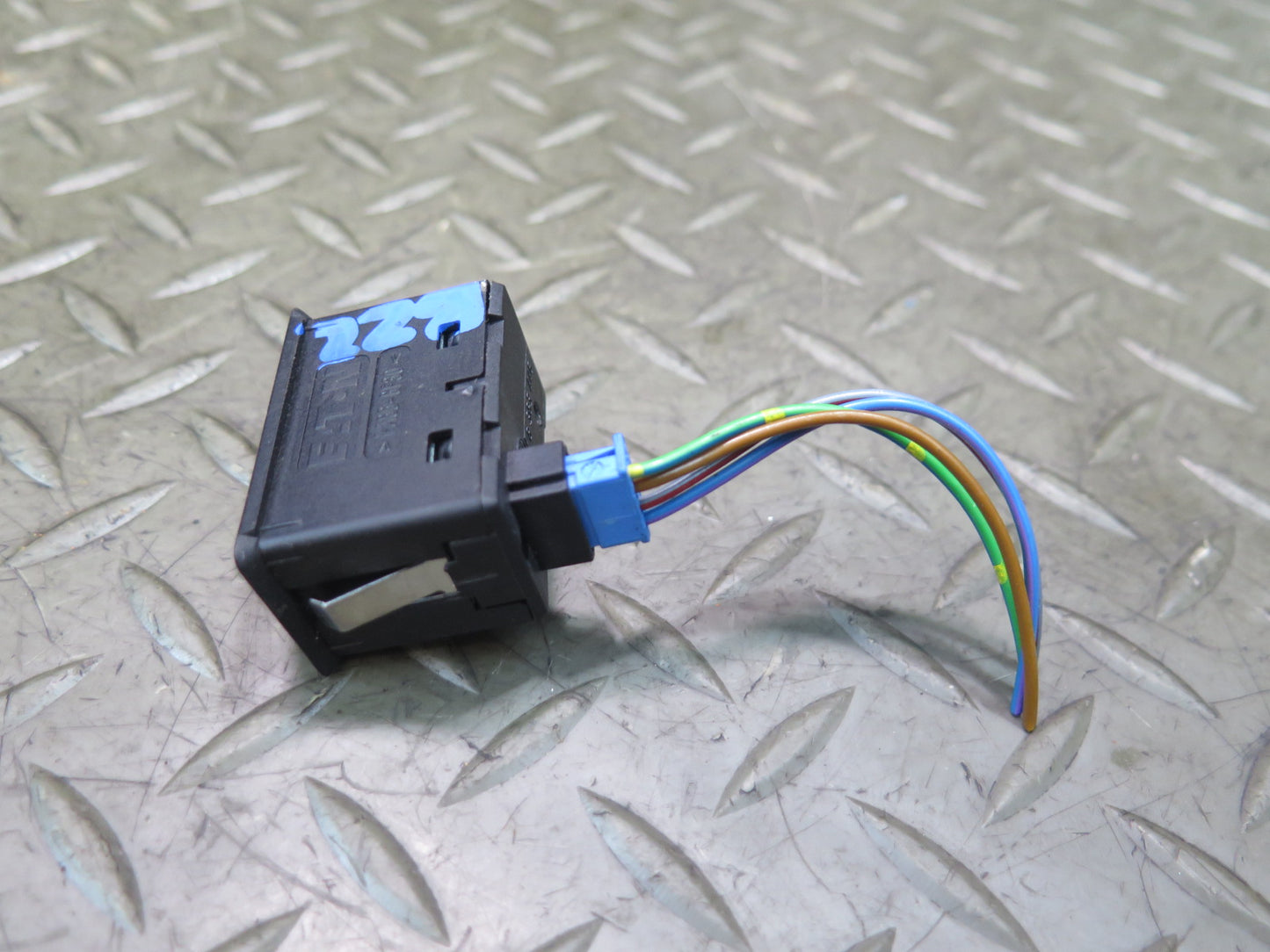 00-02 BMW E36/7 Z3 DSC Dynamic Stability Control Button Switch 8383446 OEM