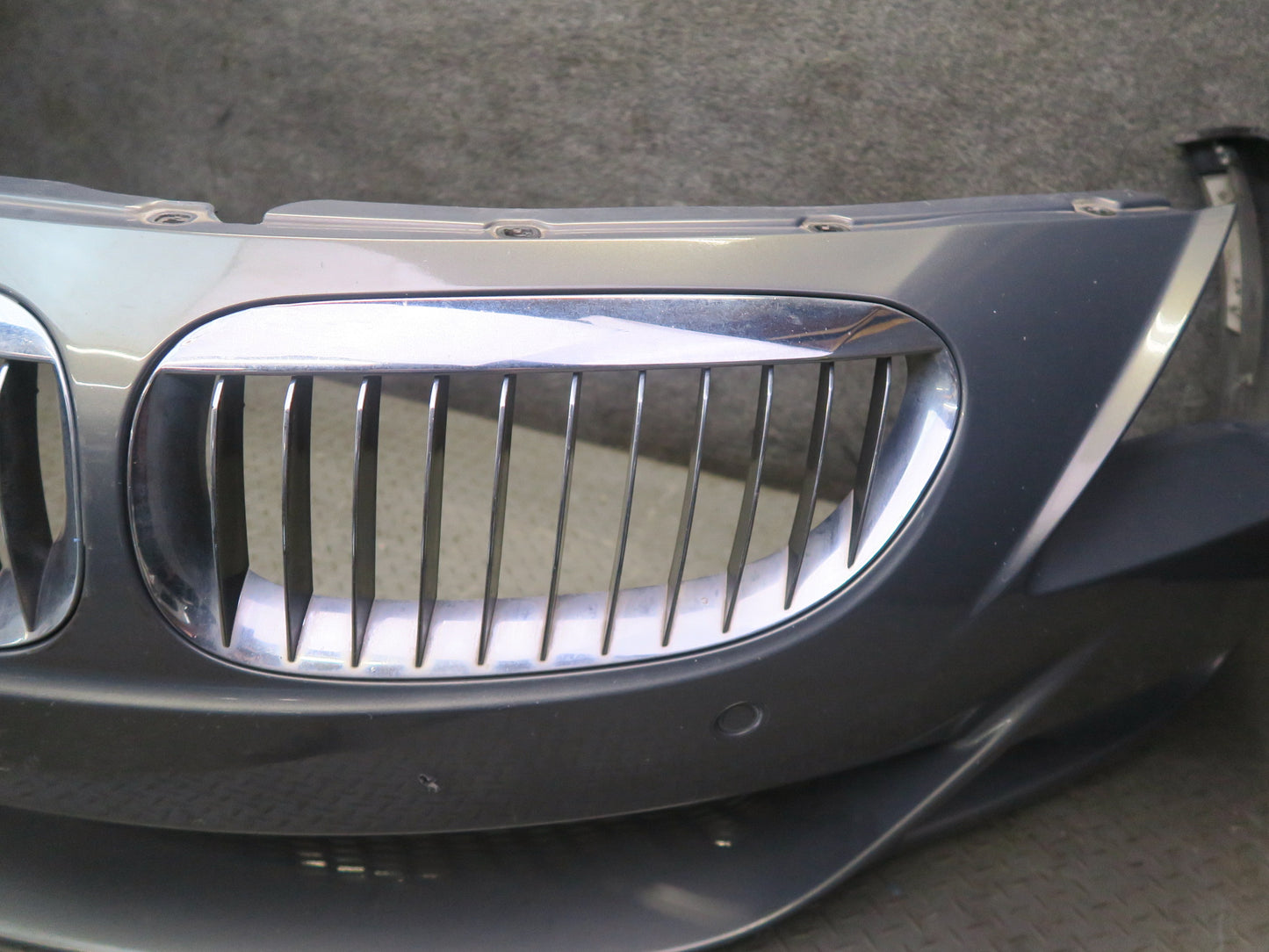 2006-2010 BMW E63 E64 M6 M-sport Front Bumper Cover w Kidney Grille Defected