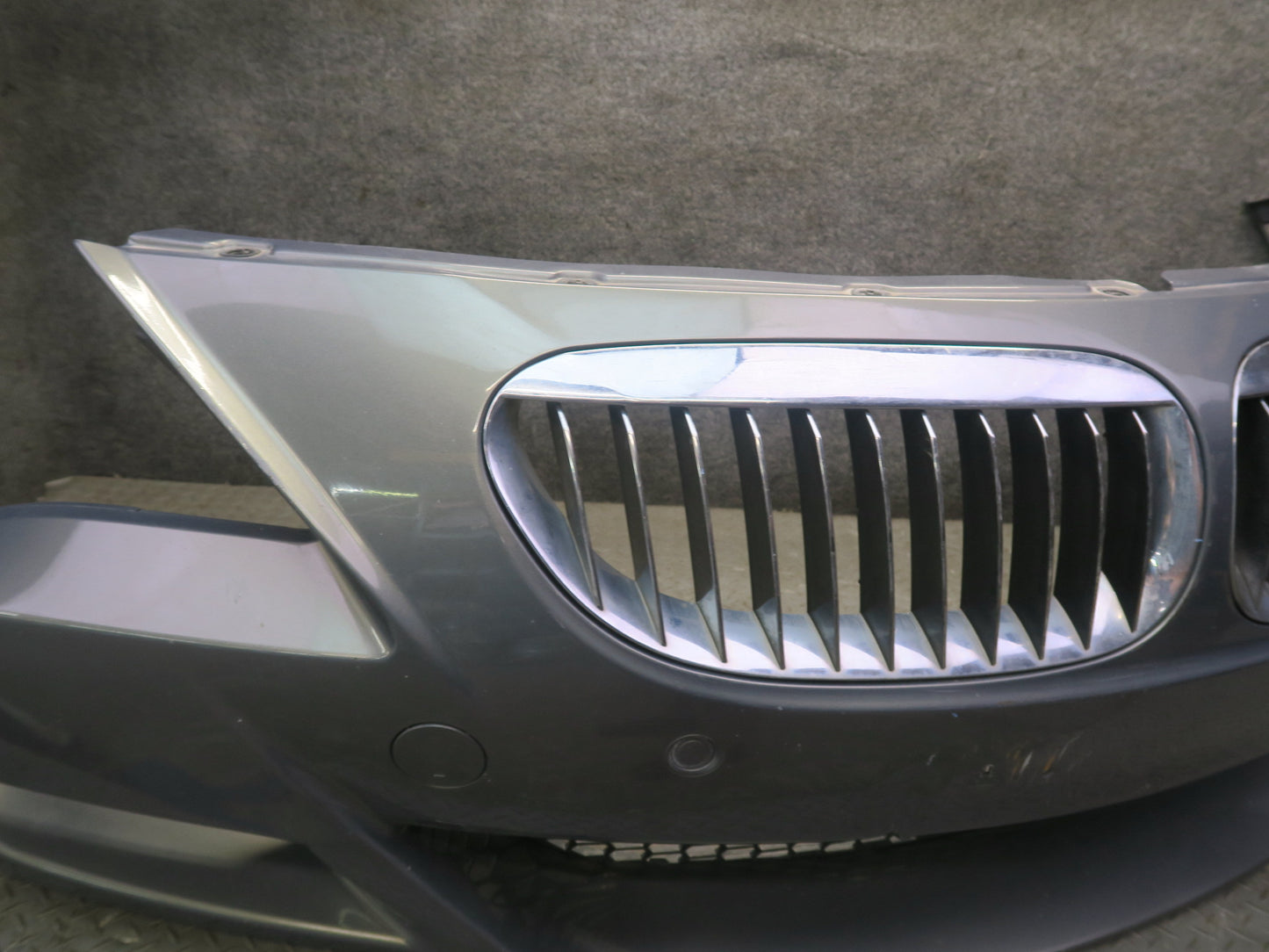 2006-2010 BMW E63 E64 M6 M-sport Front Bumper Cover w Kidney Grille Defected
