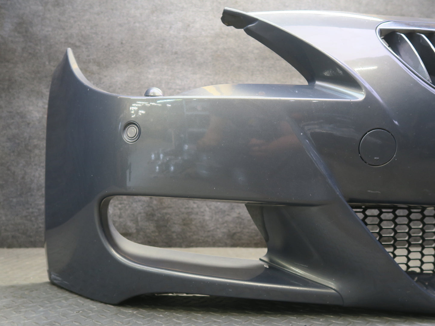 2006-2010 BMW E63 E64 M6 M-sport Front Bumper Cover w Kidney Grille Defected