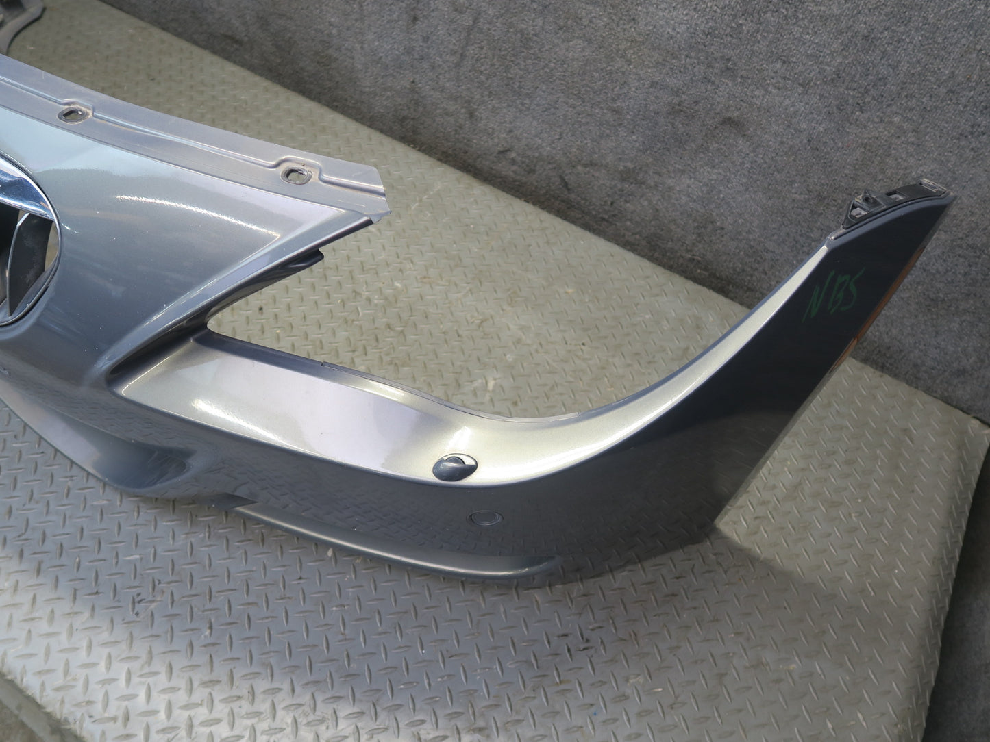 2006-2010 BMW E63 E64 M6 M-sport Front Bumper Cover w Kidney Grille Defected