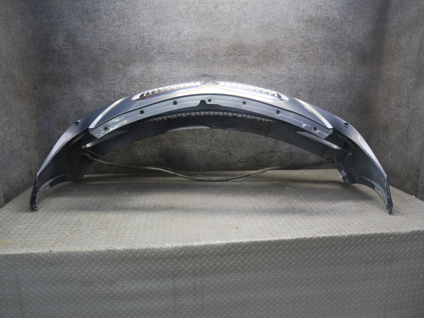 2006-2010 BMW E63 E64 M6 M-sport Front Bumper Cover w Kidney Grille Defected