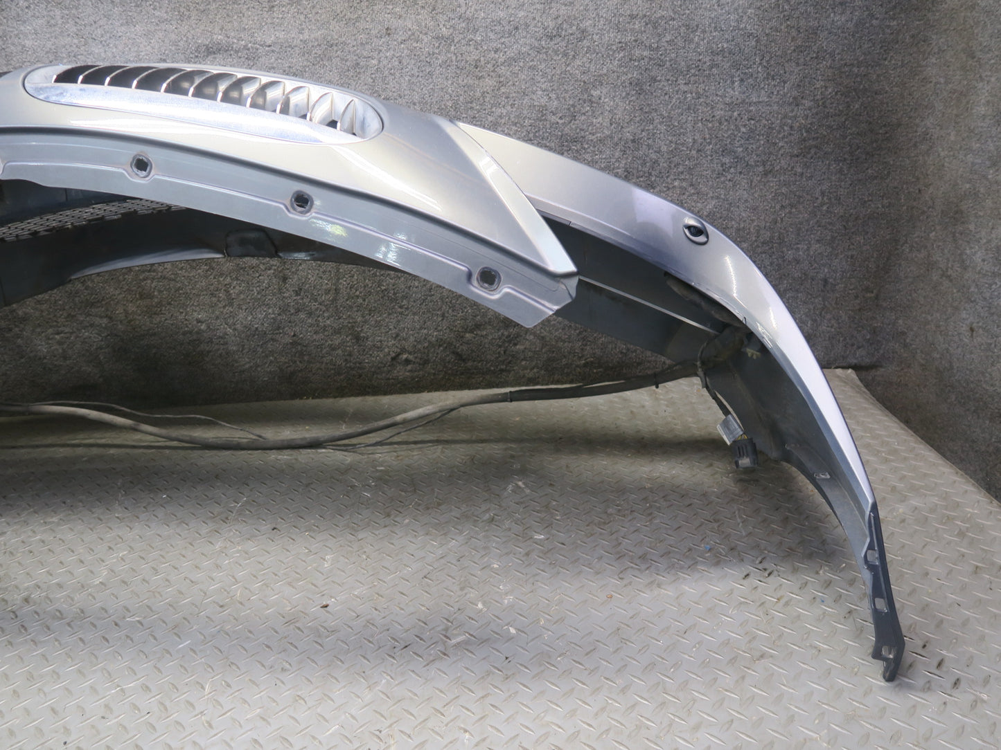 2006-2010 BMW E63 E64 M6 M-sport Front Bumper Cover w Kidney Grille Defected