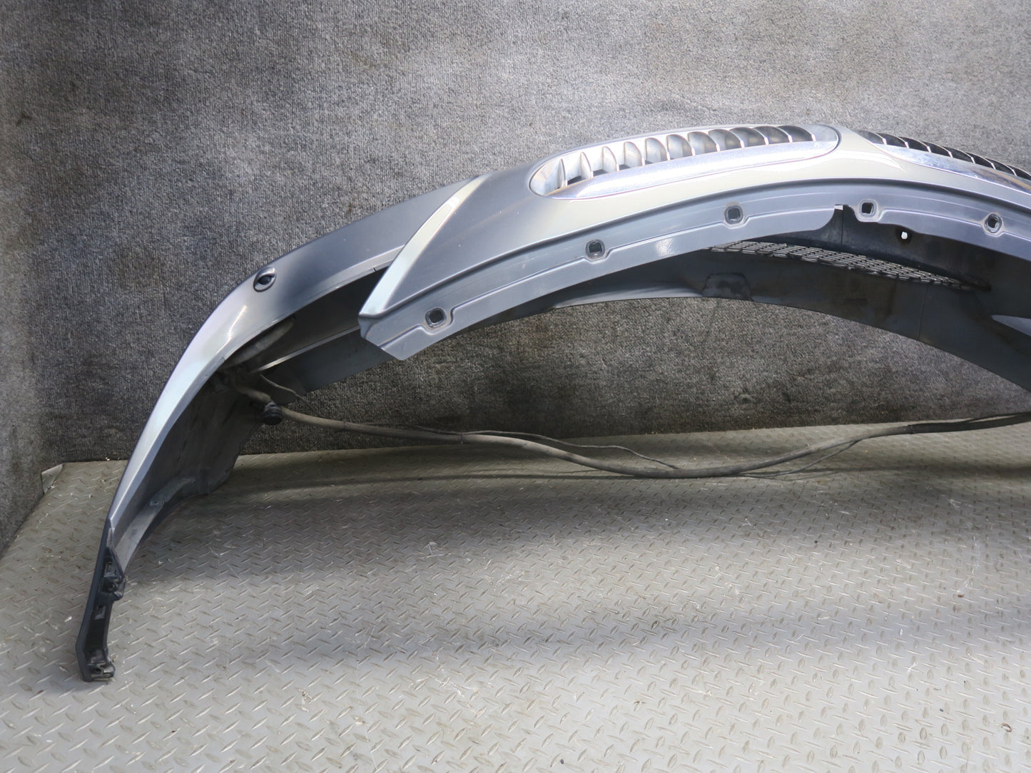 2006-2010 BMW E63 E64 M6 M-sport Front Bumper Cover w Kidney Grille Defected