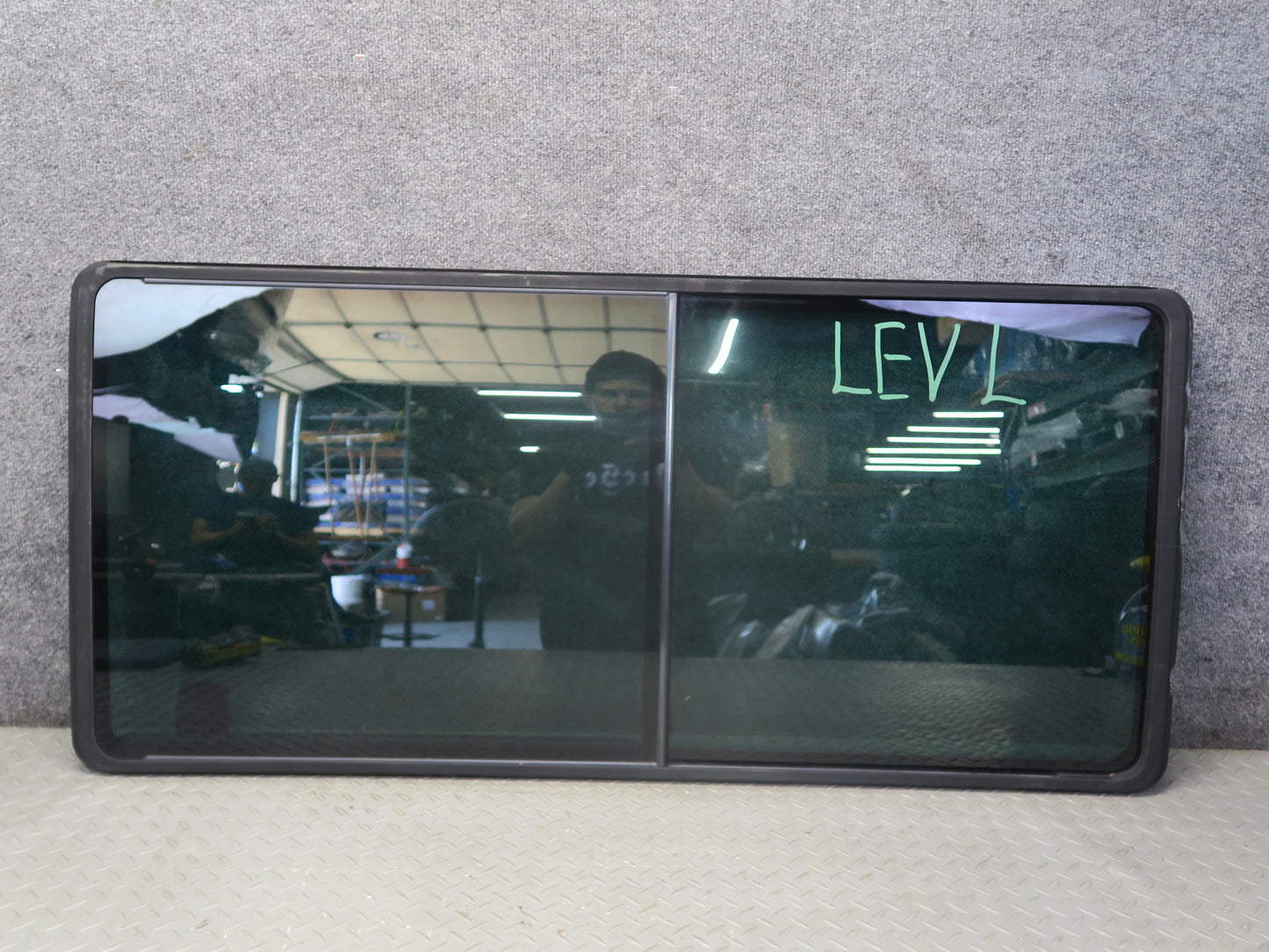97-00 VW Eurovan T4 Center Left Movable Glass Window OEM
