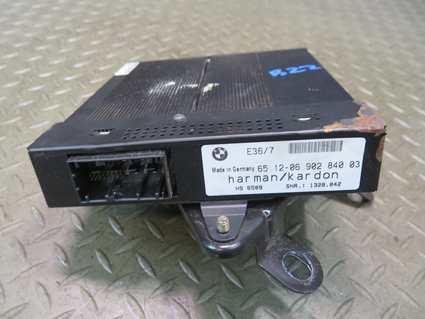 99-02 BMW E36/7 Z3 Roadster Harman Kardon Radio Audio Amplifier AMP 6902840 OEM