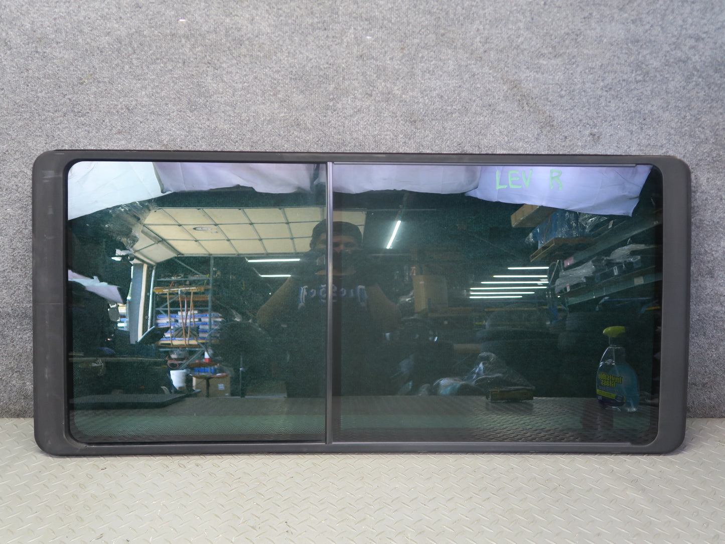 97-00 Volkswagen VW Eurovan T4 Center Right Movable Glass Window OEM