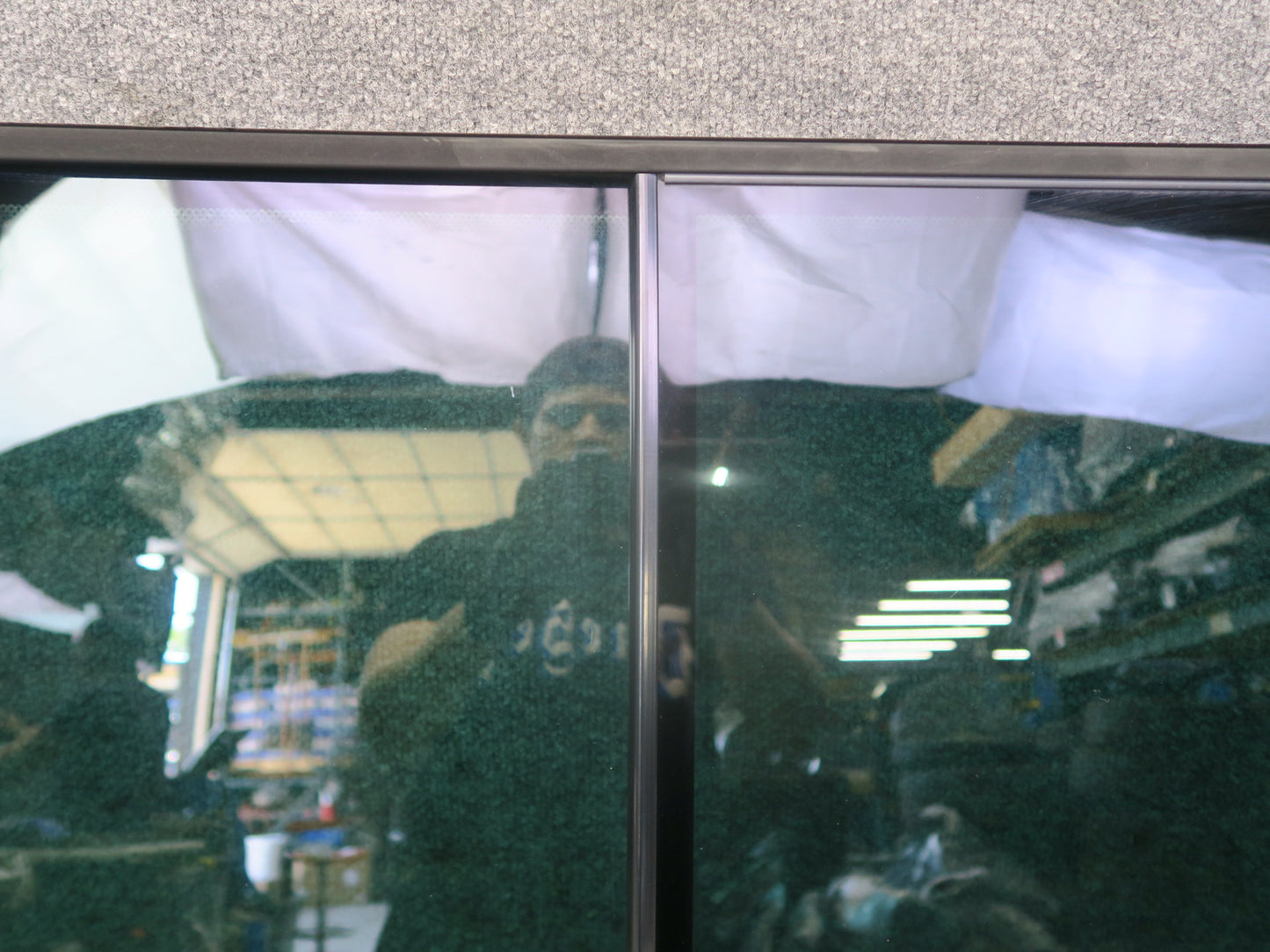 97-00 Volkswagen VW Eurovan T4 Center Right Movable Glass Window OEM