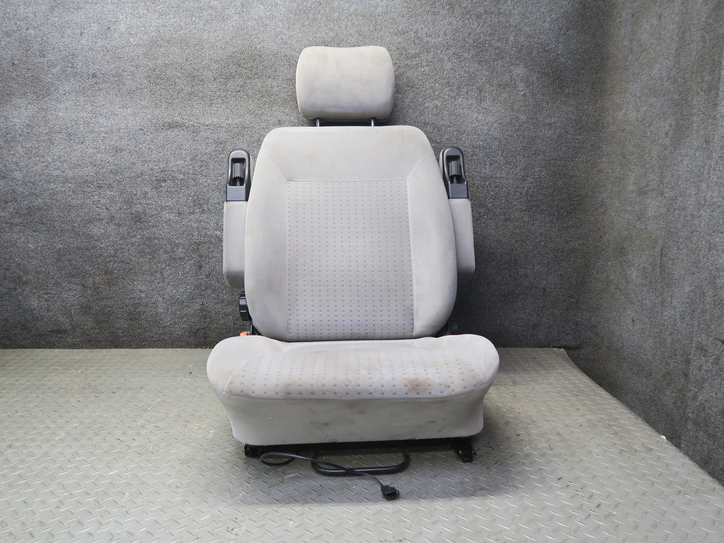 99-00 VW Eurovan T4 Set of 2 Front Left & Right Cloth Seat w Armrest Gray OEM