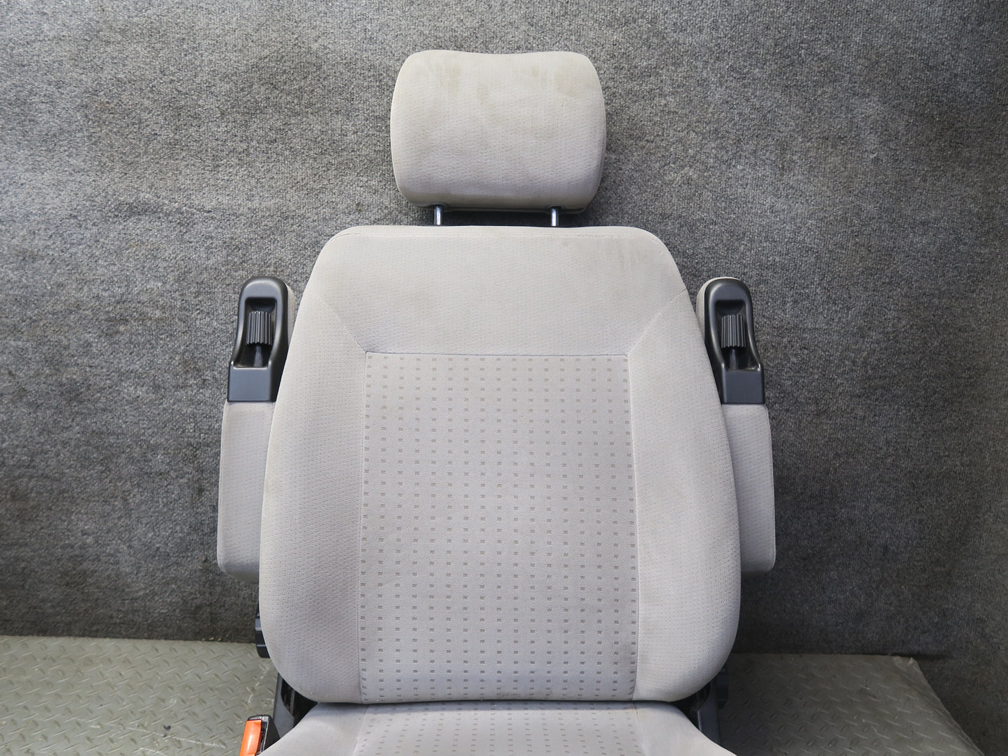 99-00 VW Eurovan T4 Set of 2 Front Left & Right Cloth Seat w Armrest Gray OEM