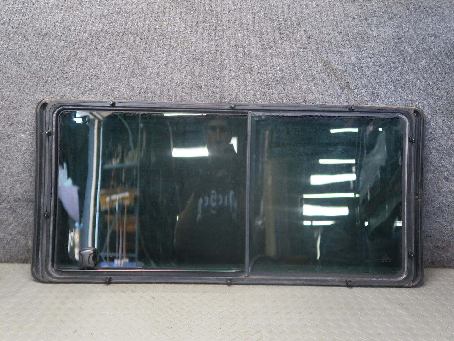97-00 Volkswagen VW Eurovan T4 Center Right Movable Glass Window OEM
