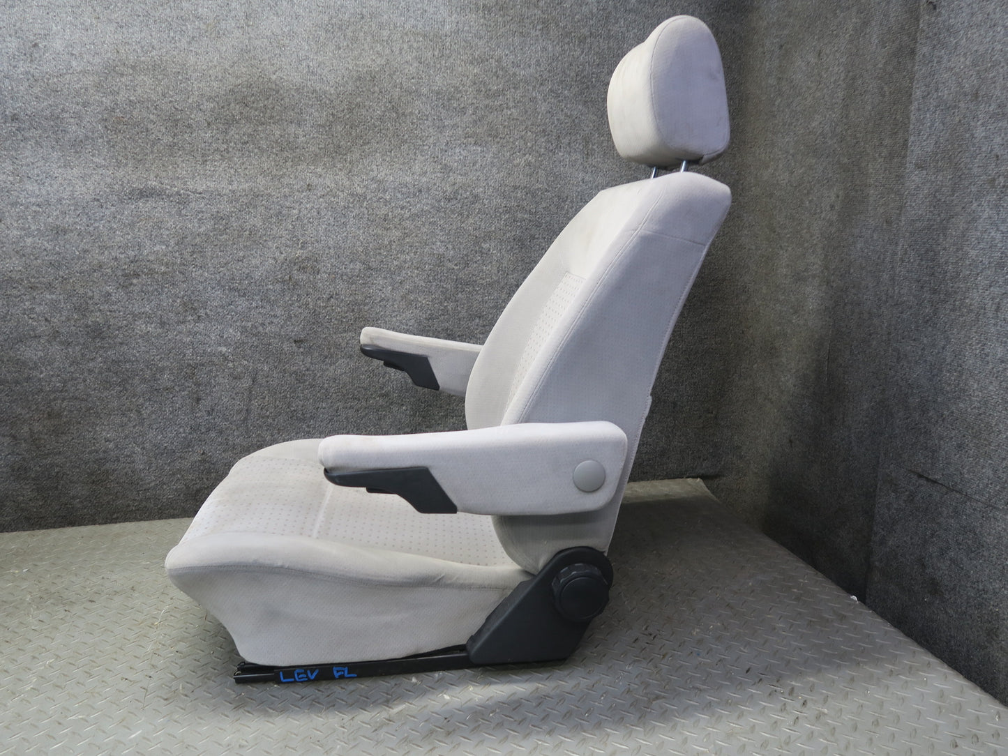 99-00 VW Eurovan T4 Set of 2 Front Left & Right Cloth Seat w Armrest Gray OEM