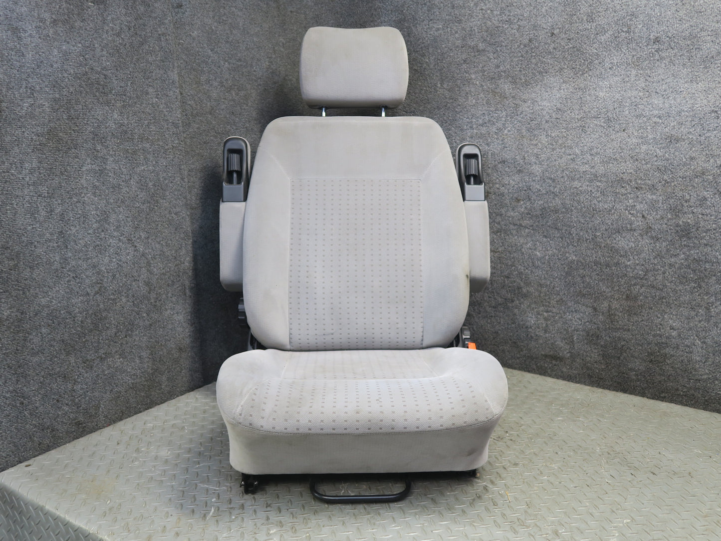 99-00 VW Eurovan T4 Set of 2 Front Left & Right Cloth Seat w Armrest Gray OEM