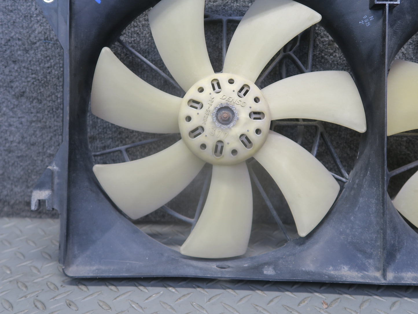 00-05 Toyota MR2 Spyder ZZW30L Engine Radiator Cooling Fan Motor Shroud OEM