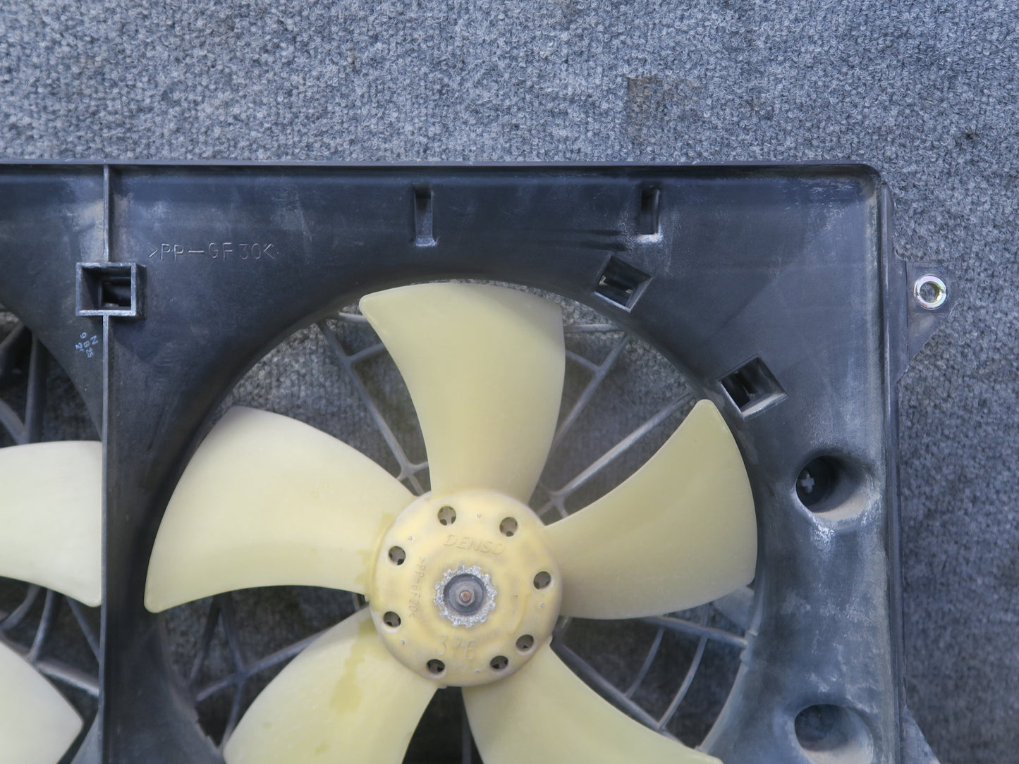 00-05 Toyota MR2 Spyder ZZW30L Engine Radiator Cooling Fan Motor Shroud OEM