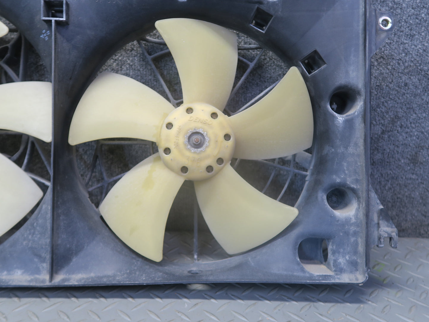 00-05 Toyota MR2 Spyder ZZW30L Engine Radiator Cooling Fan Motor Shroud OEM