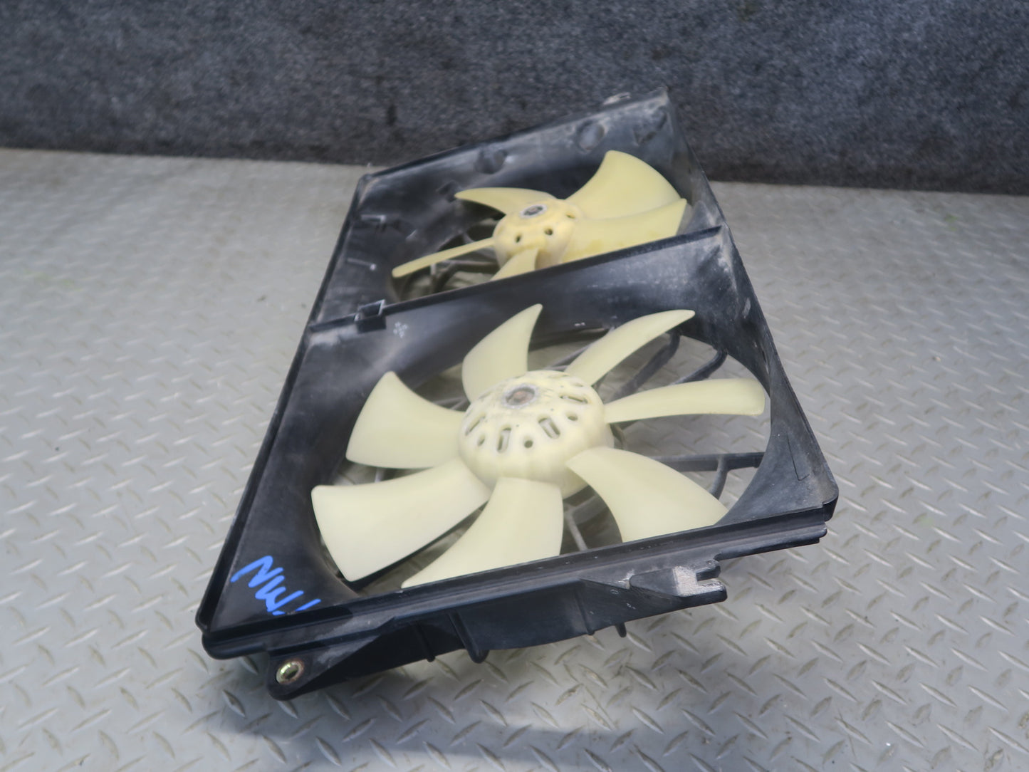 00-05 Toyota MR2 Spyder ZZW30L Engine Radiator Cooling Fan Motor Shroud OEM