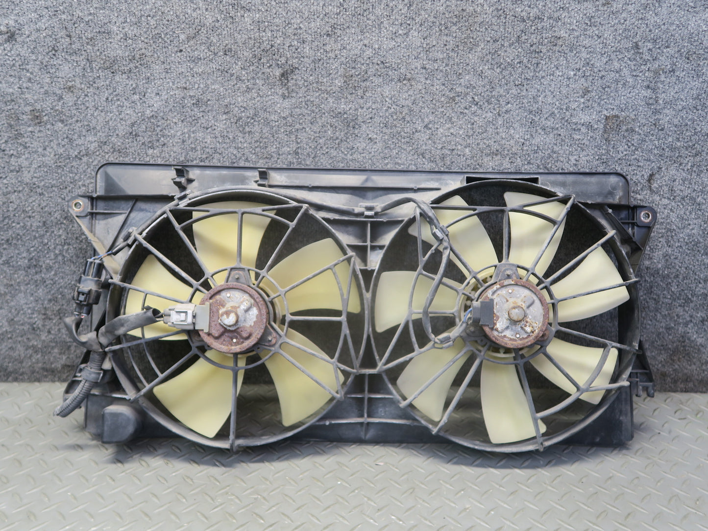 00-05 Toyota MR2 Spyder ZZW30L Engine Radiator Cooling Fan Motor Shroud OEM