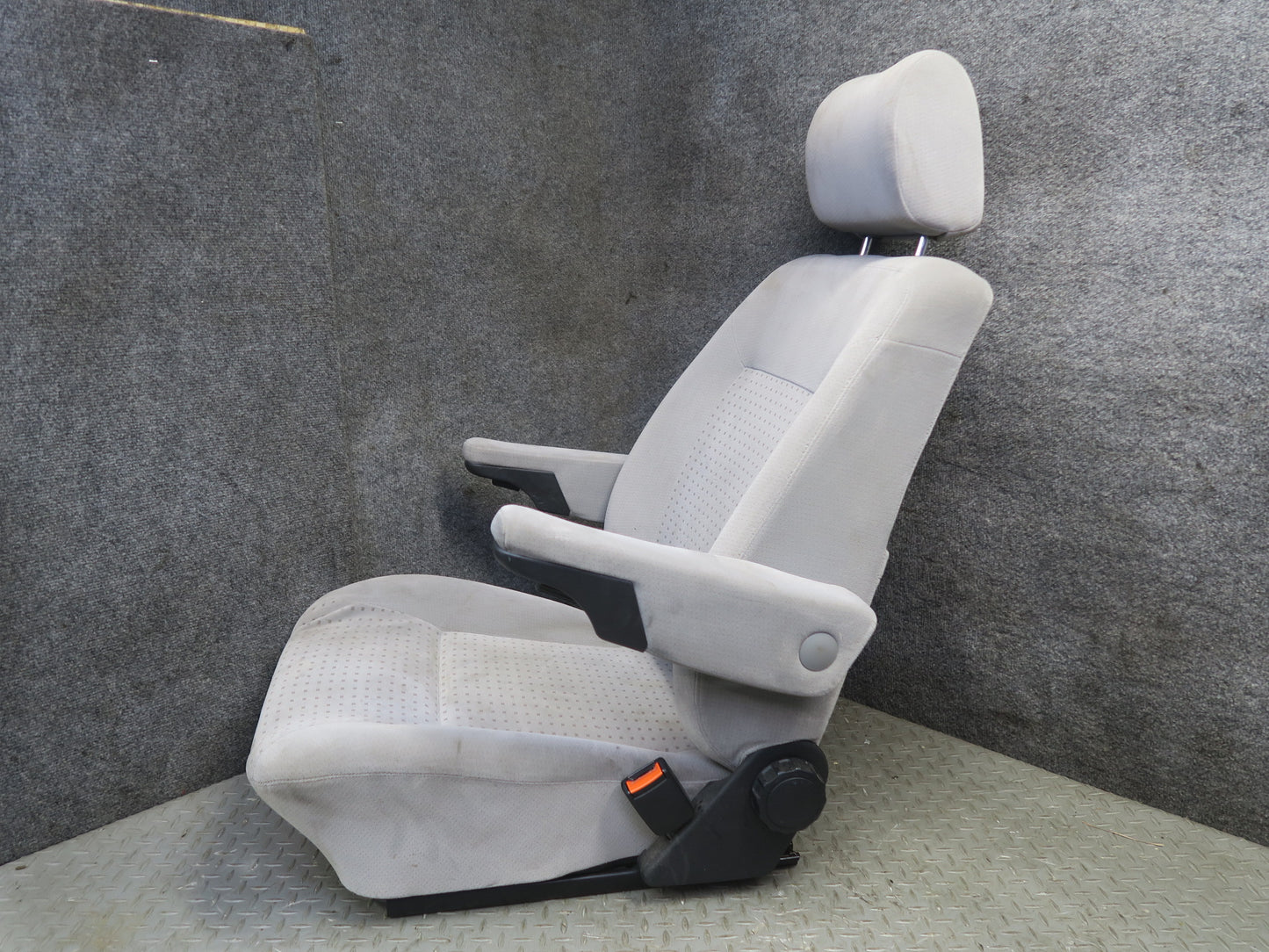 99-00 VW Eurovan T4 Set of 2 Front Left & Right Cloth Seat w Armrest Gray OEM