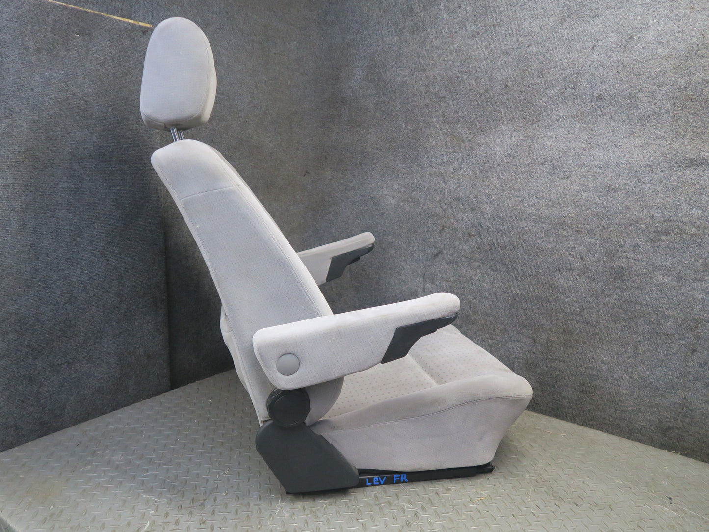 99-00 VW Eurovan T4 Set of 2 Front Left & Right Cloth Seat w Armrest Gray OEM