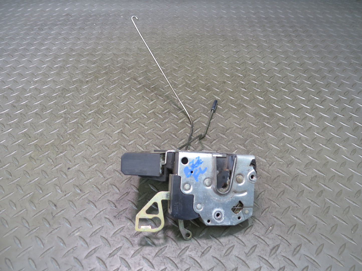 96-02 BMW E36/7 Z3 Left Driver Door Lock Latch Actuator 8397731 OEM