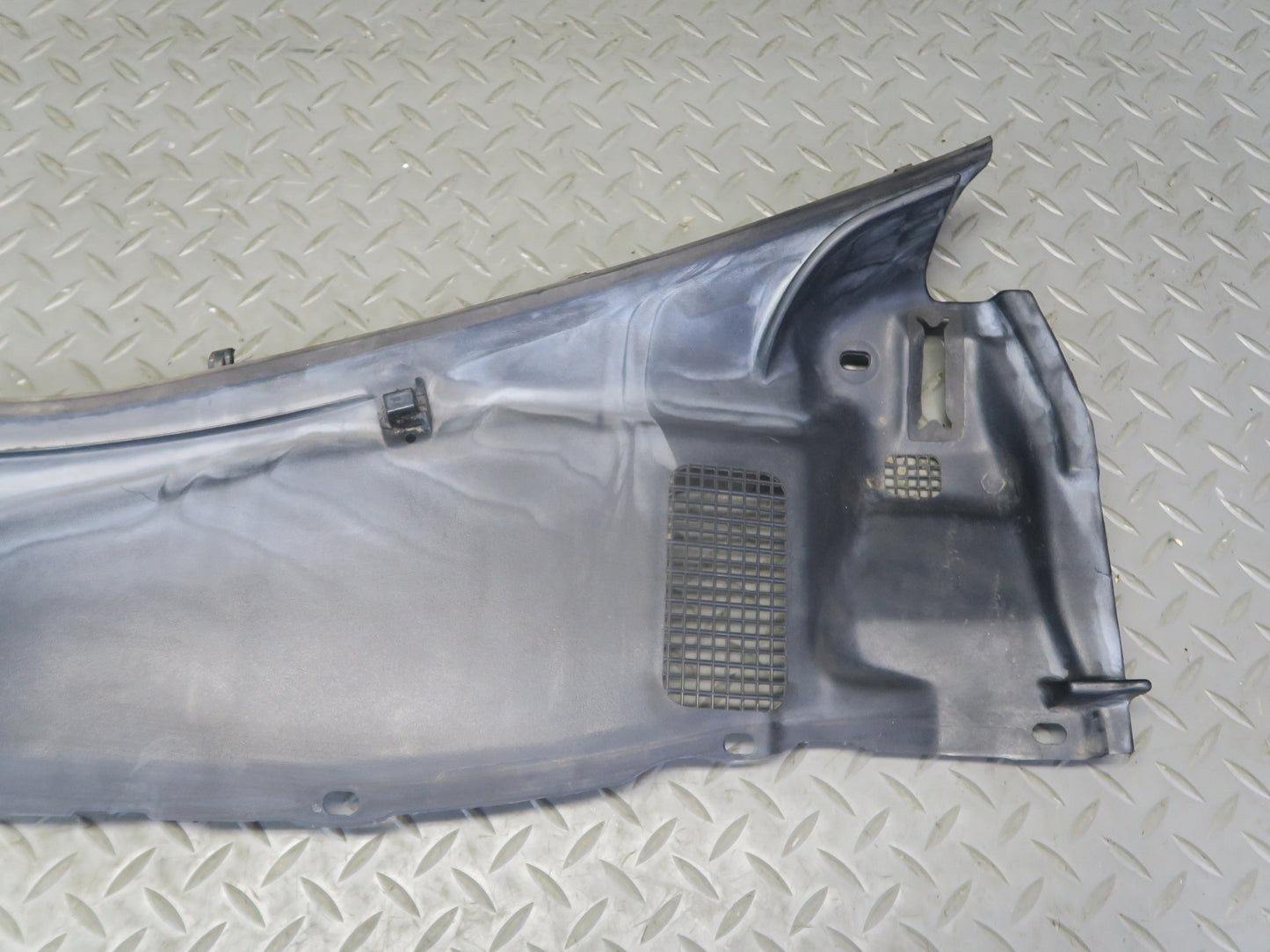 95-00 Toyota Celsior UCF20 RHD Windshield Wiper Cowl Vent Trim Panel Set OEM