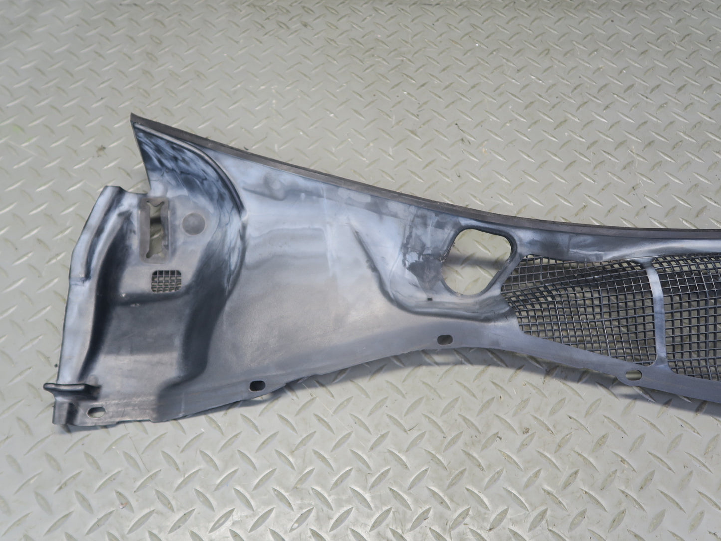 95-00 Toyota Celsior UCF20 RHD Windshield Wiper Cowl Vent Trim Panel Set OEM