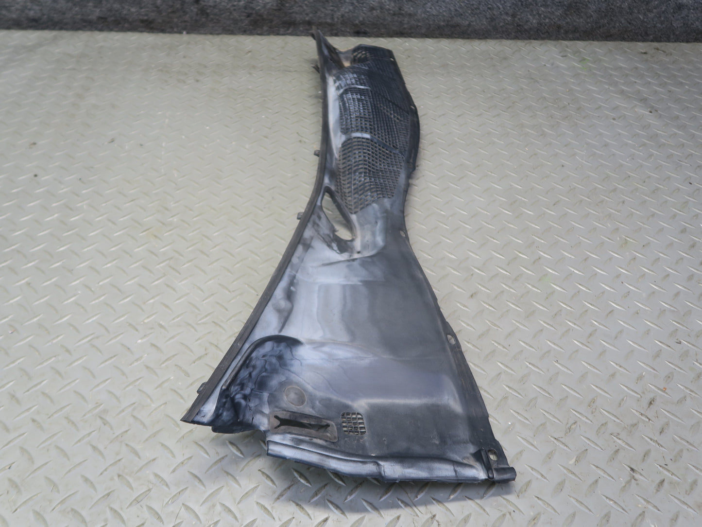 95-00 Toyota Celsior UCF20 RHD Windshield Wiper Cowl Vent Trim Panel Set OEM