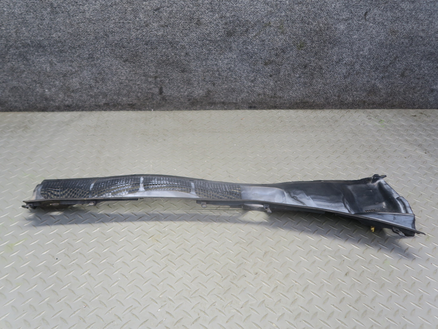 95-00 Toyota Celsior UCF20 RHD Windshield Wiper Cowl Vent Trim Panel Set OEM