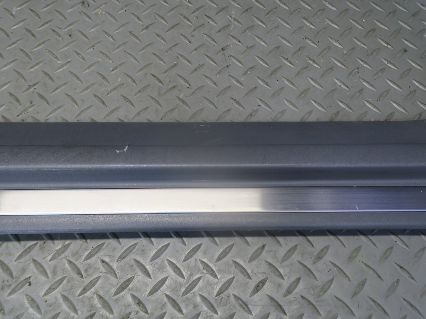 95-97 Toyota Celsior LS400 UCF20 Front Door Scuff Sill Plate Trim Panel Set OEM