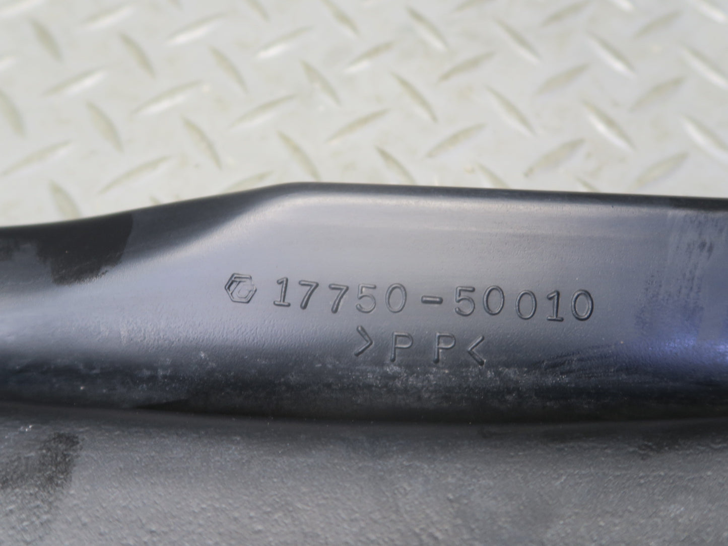 95-97 Toyota Celsior Lexus LS400 UCF20 Air Intake Inlet Duct 17750-50010 OEM