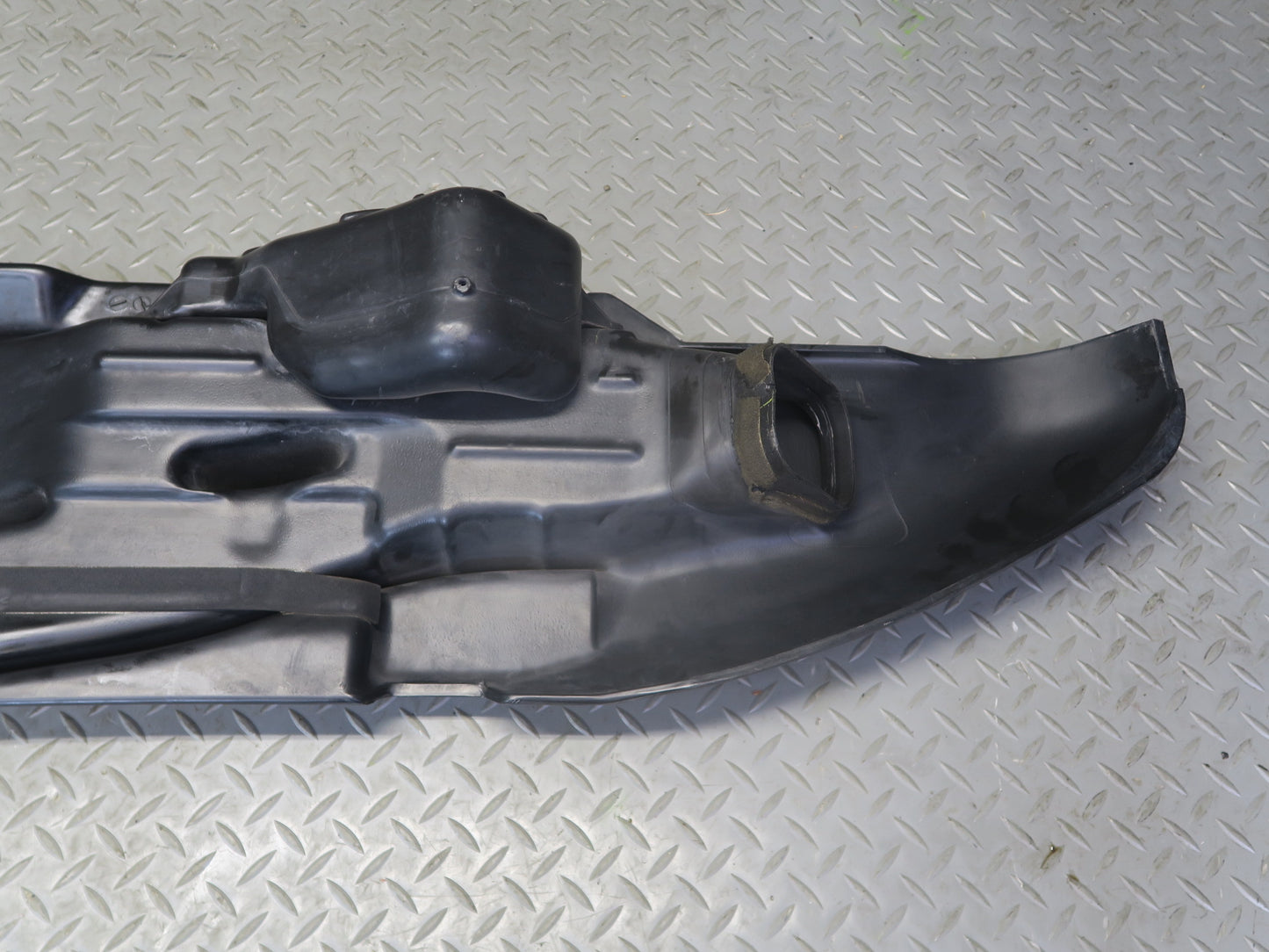 95-97 Toyota Celsior Lexus LS400 UCF20 Air Intake Inlet Duct 17750-50010 OEM