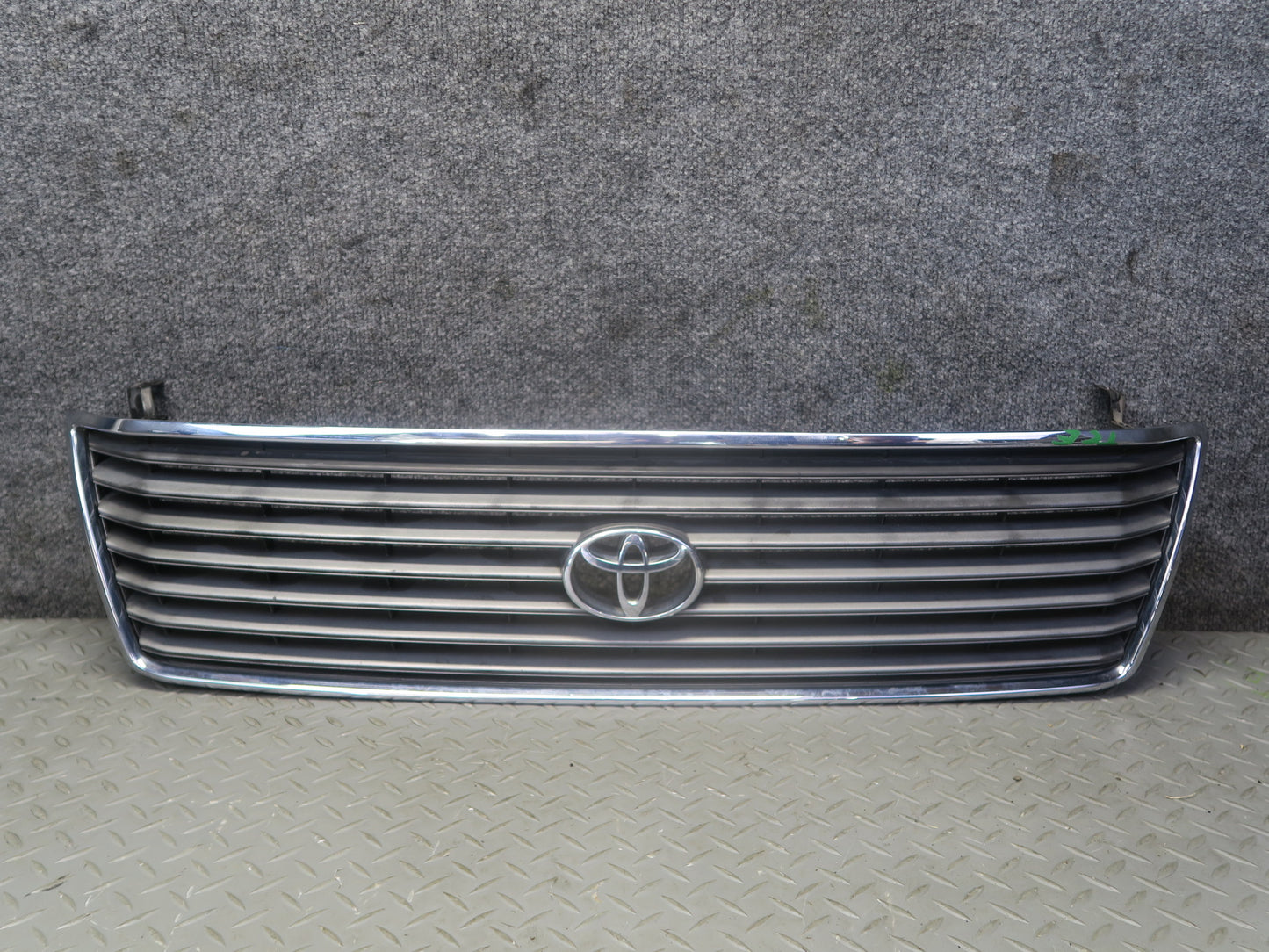 95-97 Toyota Celsior UCF20 RHD Front Upper Hood Chrome Grille w Emblem OEM