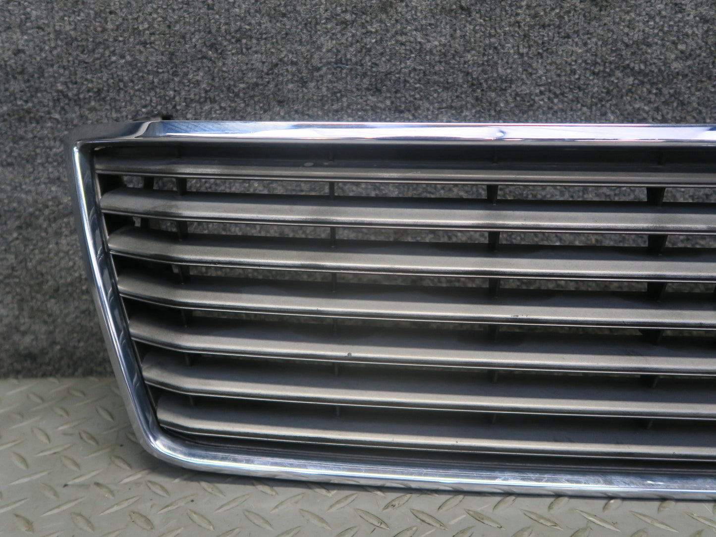 95-97 Toyota Celsior UCF20 RHD Front Upper Hood Chrome Grille w Emblem OEM