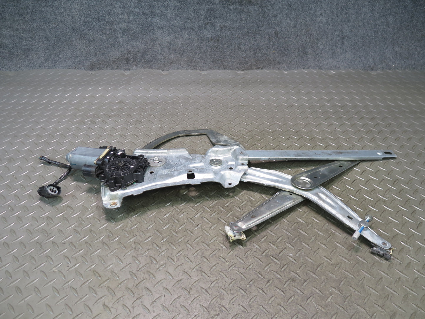 96-02 BMW E36/7 Z3 Roadster Right Passenger Door Window Regulator w Motor OEM