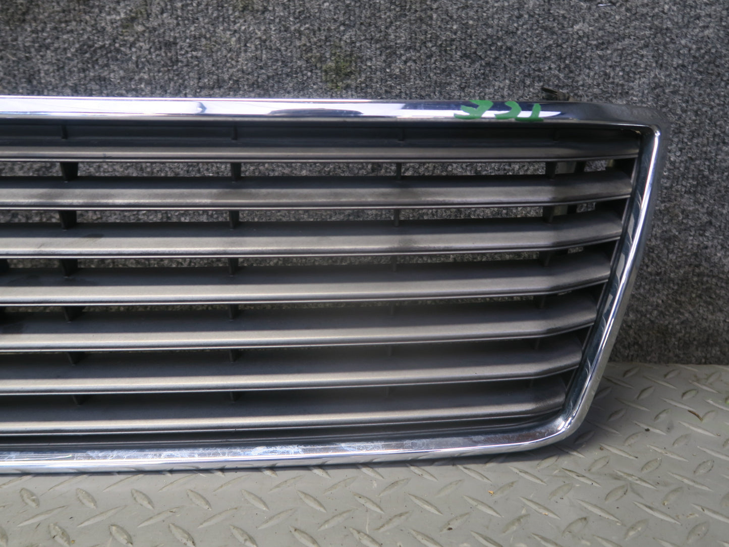 95-97 Toyota Celsior UCF20 RHD Front Upper Hood Chrome Grille w Emblem OEM