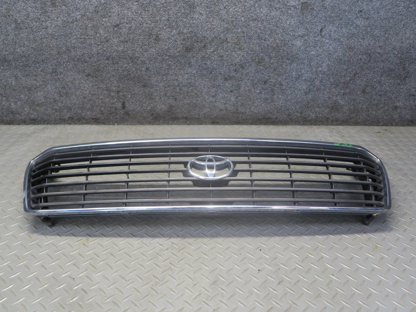 95-97 Toyota Celsior UCF20 RHD Front Upper Hood Chrome Grille w Emblem OEM