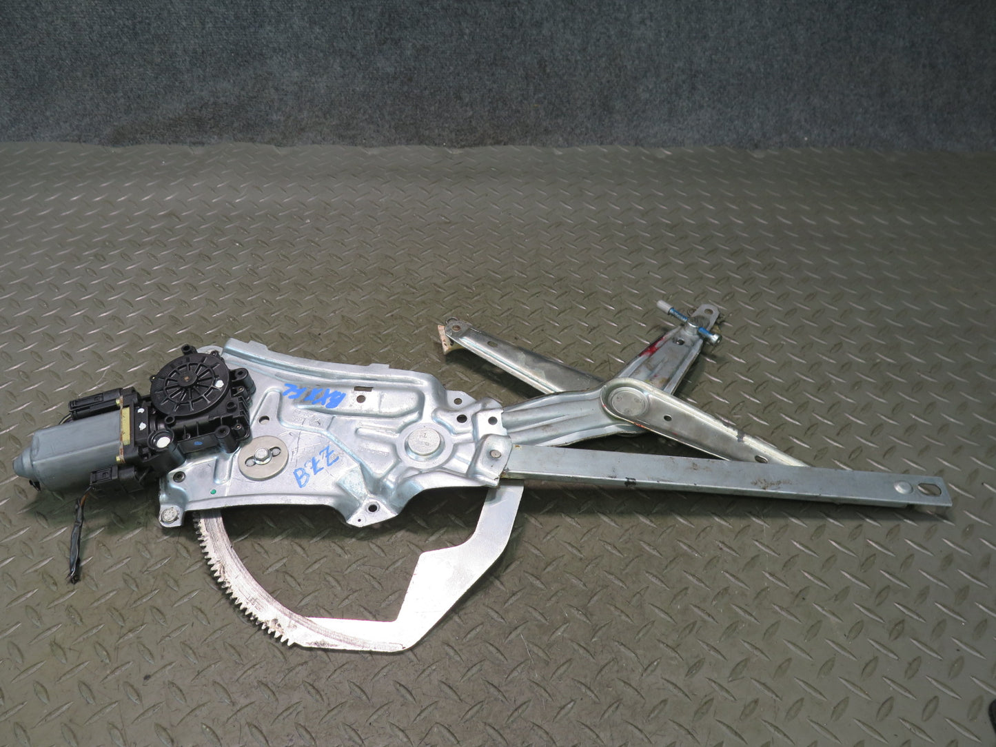 96-02 BMW E36/7 Z3 Roadster Left Driver Door Window Regulator w Motor OEM