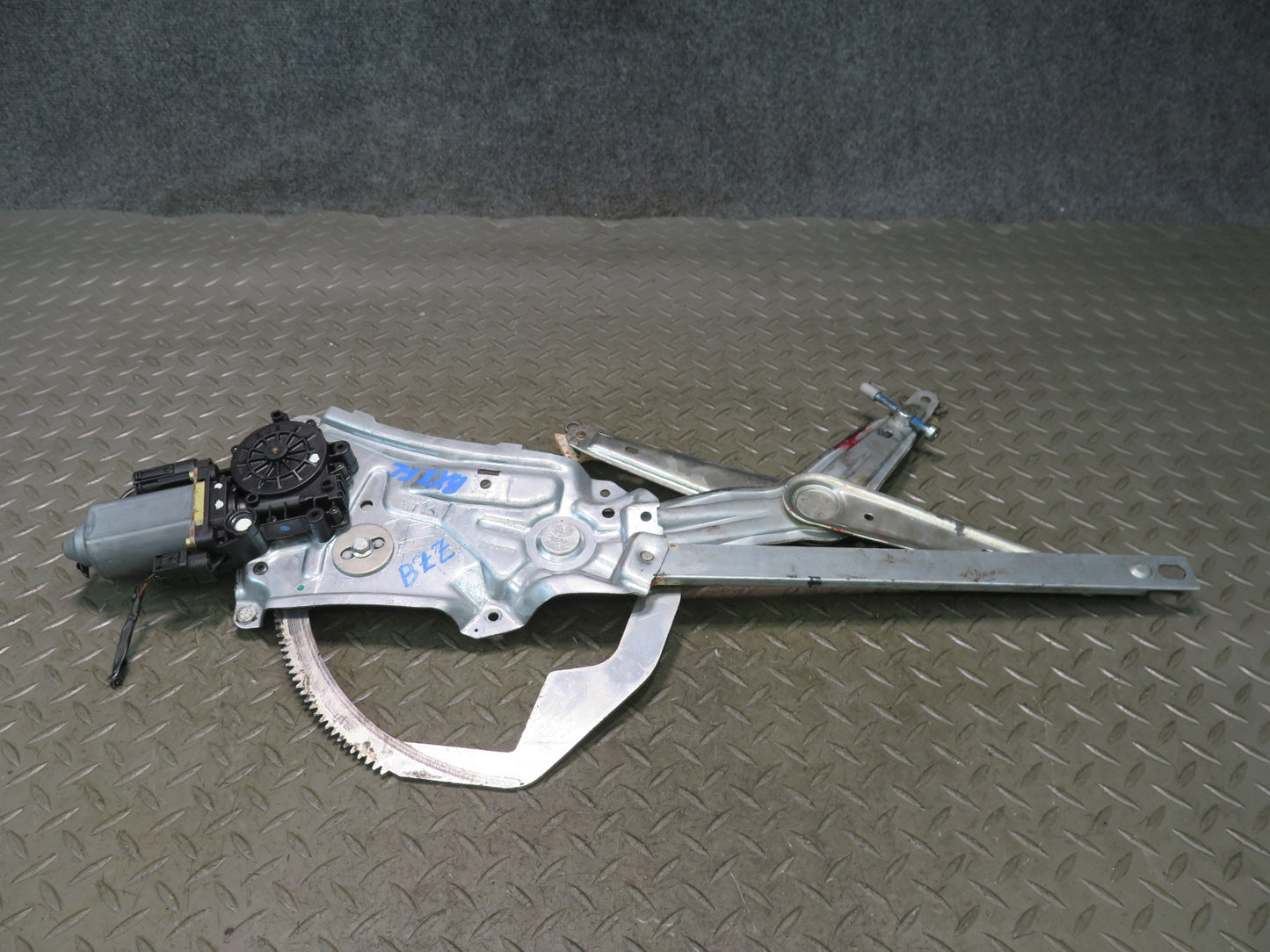 96-02 BMW E36/7 Z3 Roadster Left Driver Door Window Regulator w Motor OEM