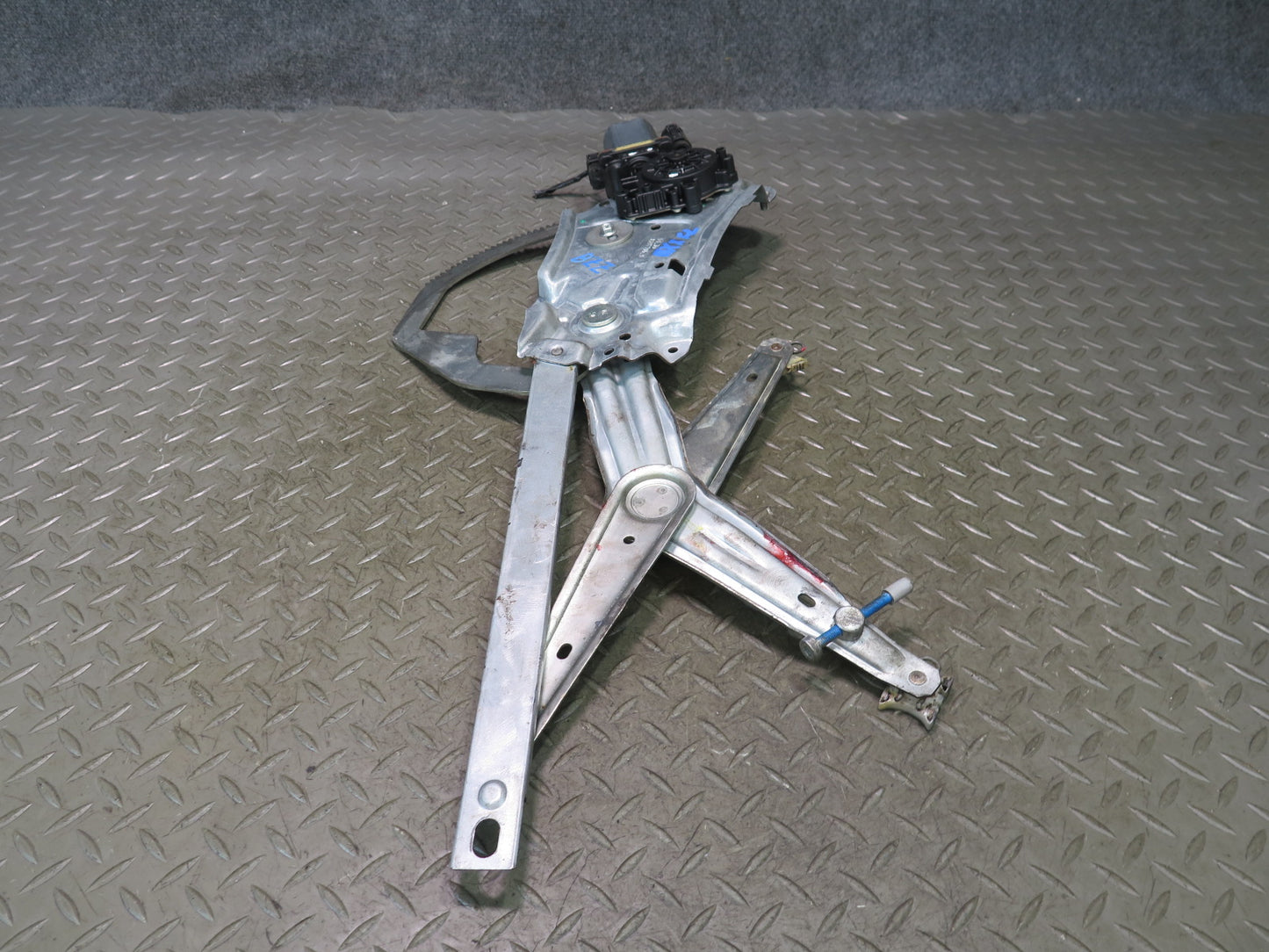 96-02 BMW E36/7 Z3 Roadster Left Driver Door Window Regulator w Motor OEM