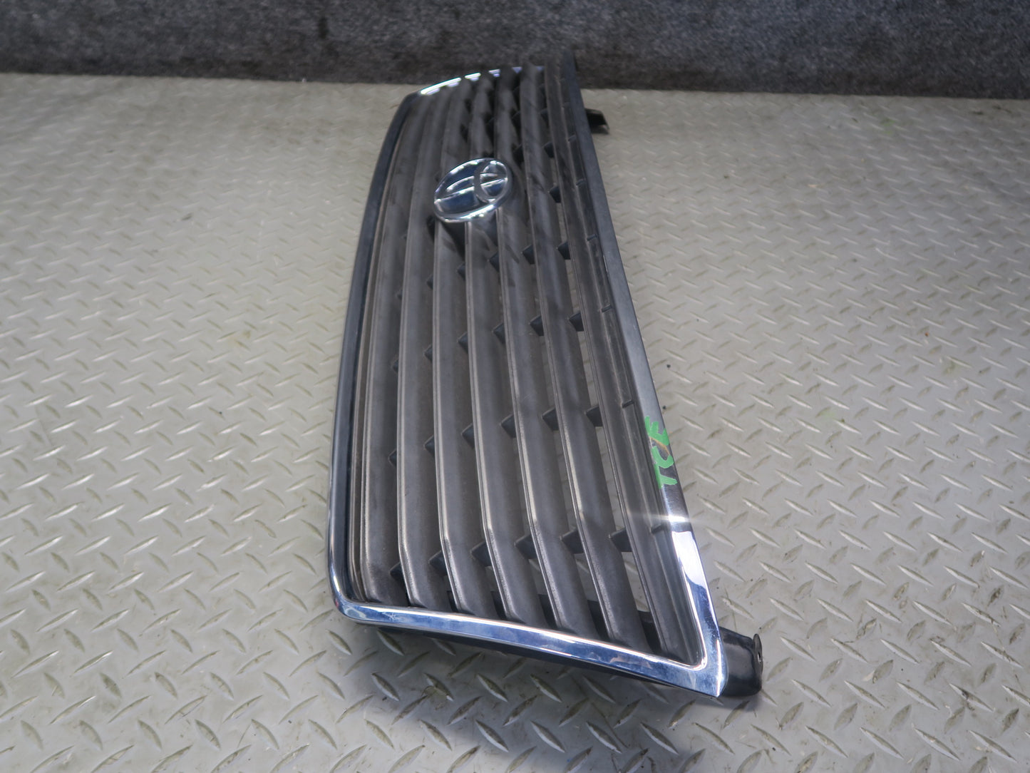 95-97 Toyota Celsior UCF20 RHD Front Upper Hood Chrome Grille w Emblem OEM