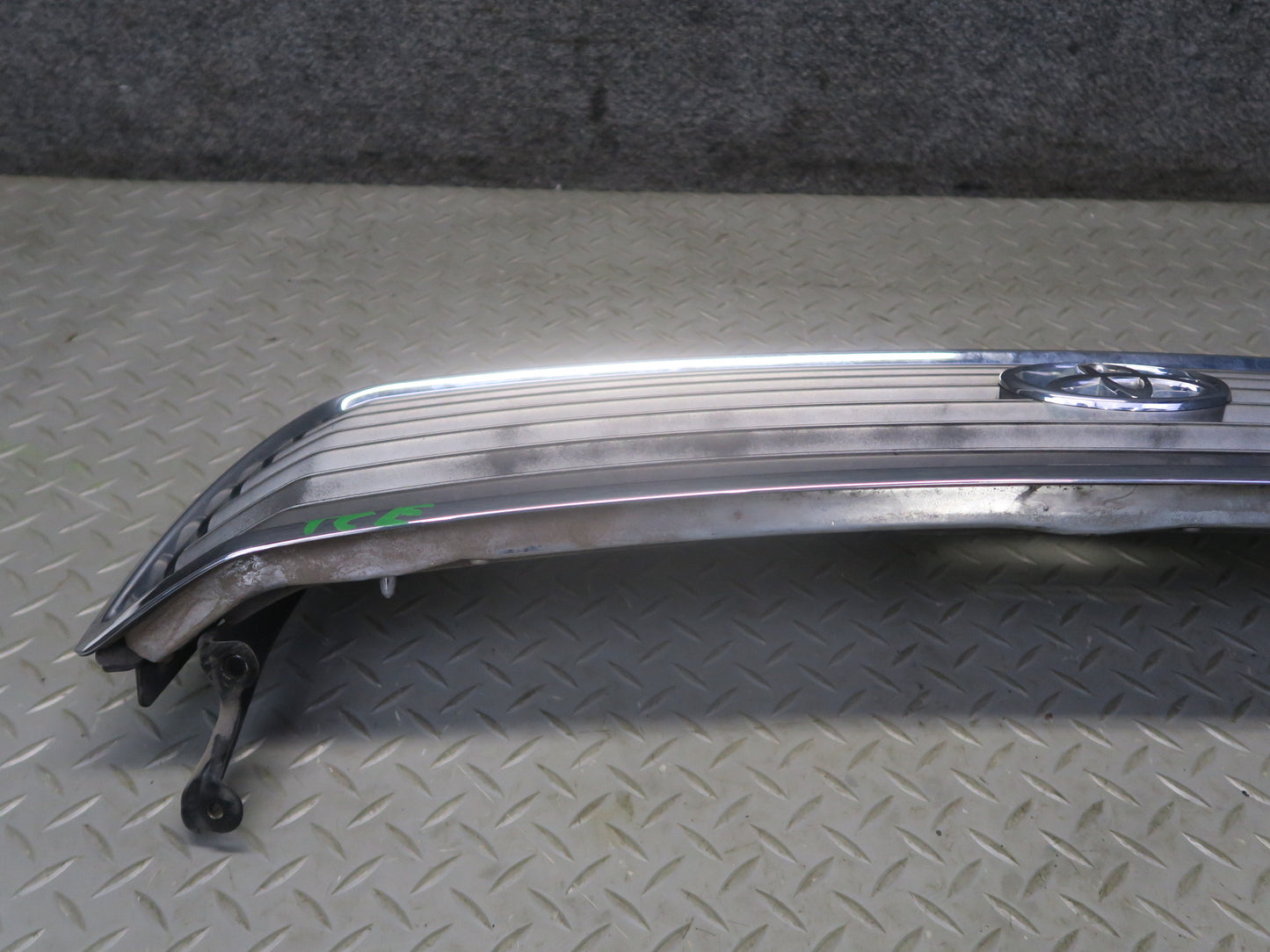 95-97 Toyota Celsior UCF20 RHD Front Upper Hood Chrome Grille w Emblem OEM